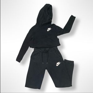 Nike woman sportswear jogging suit size small